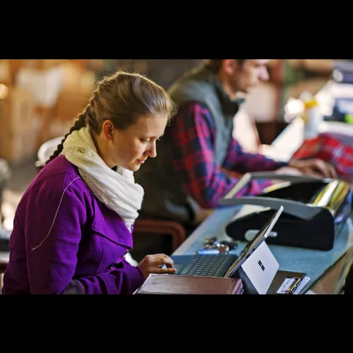 MC-2018-012-Leisl-Working.jpg